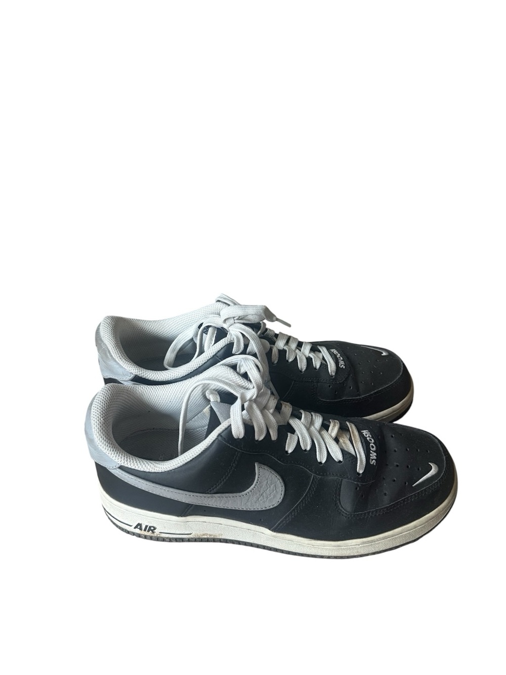 Nike Men’s Black and White Low-Top Sneakers
